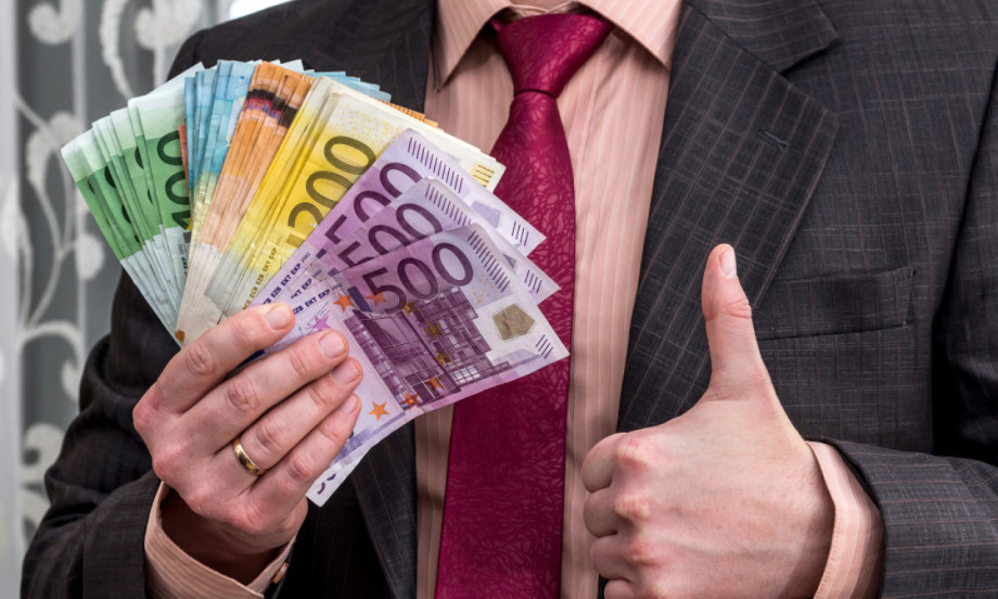 OVAJ ZNAK ĆE IMATI PARA TOKOM CELE ZIME Astrolozi kažu da mu sreća ne okreće leđa!