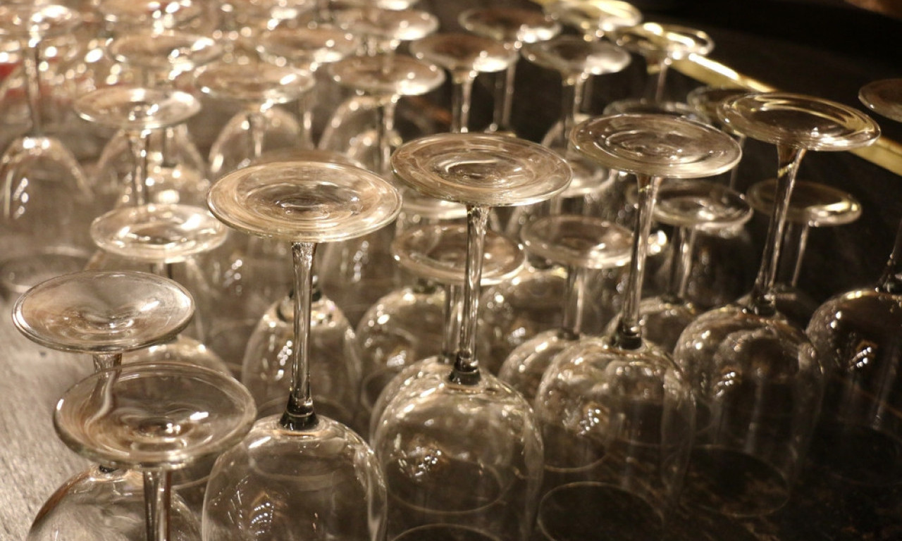 ZAŠTO ČAŠE NIKADA NE TREBA OKRETATI NAOPAKO POSLE PRANJA Greška koju svi pravimo!