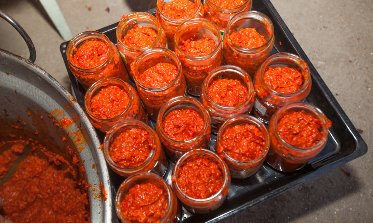 TOP 5 RECEPATA ZA DOMAĆI AJVAR Od klasičnog do makedonskog – koji je vaš favorit?