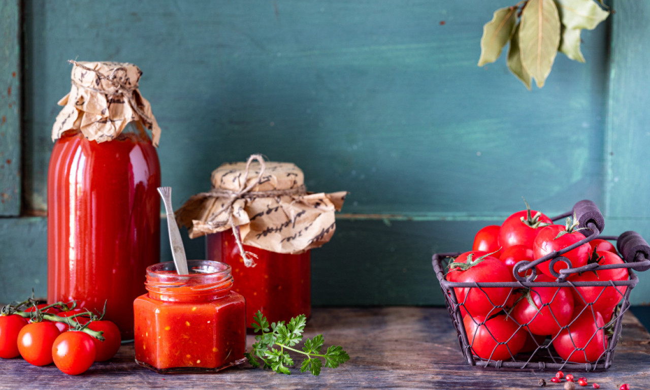 NE KUPUJTE PARADAJZ ZIMI, A EVO I ZAŠTO Ovo jedite kada zahladi, telo će vam biti zahvalno