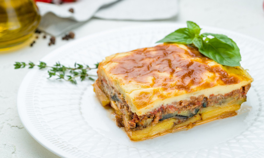OVAKO SE PRAVI ORIGINALNA GRČKA MUSAKA Recept miriše na more, a uspeva i početnicima