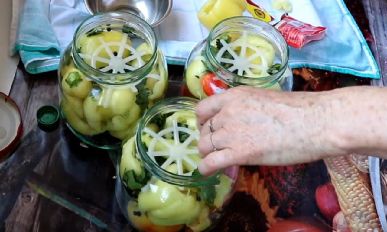 PAPRIKE PUNJENE KUPUSOM Divan recept, sve objašnjeno u detalje za preukusnu zimnicu!