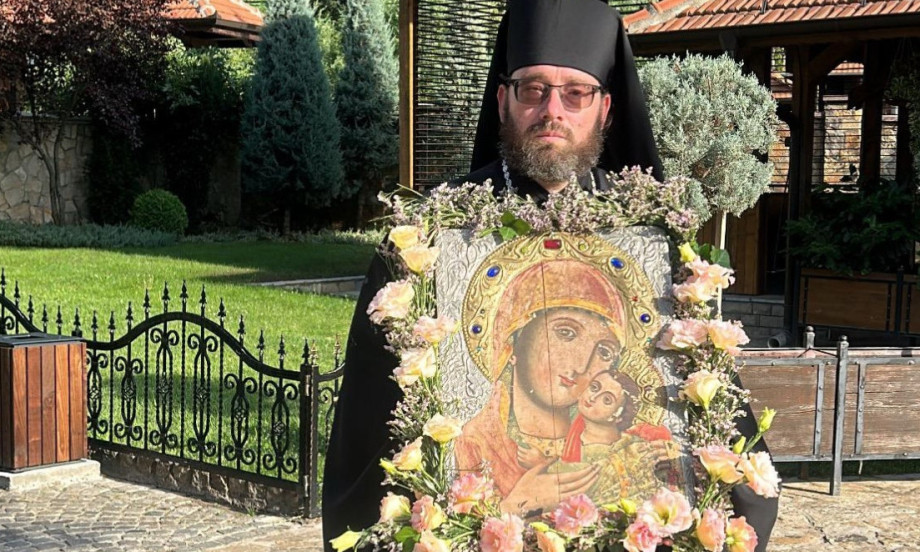 ČUDA IKONE BOGORODICE KURSKAJE IZ TUMANA KOJA DIRAJU U DUŠU Sama sebe spasavala, nerotkinje obradovala porodom... VIDEO