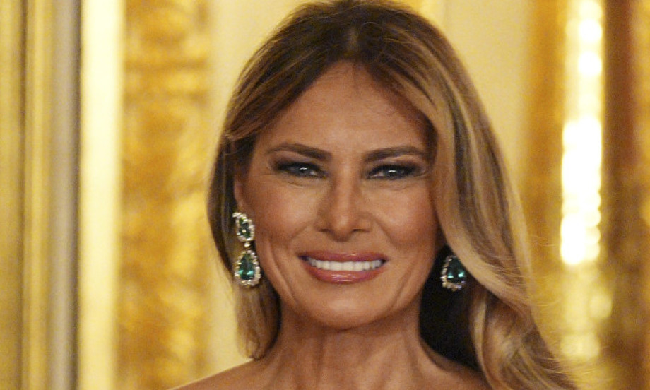 "IZGLEDA KAO USKRŠNJE JAJE" Melanija Tramp u haljini koja je podelila svet - smelost, elegancija ili modni promašaj?