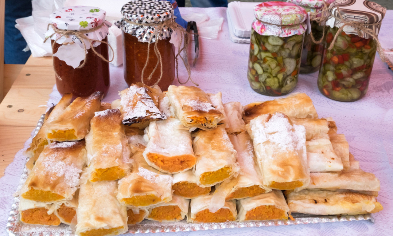 NAJBOLJA PITA BUNDEVARA NA SVETU Hrskava spolja, a iznutra mekana i mirisna kao duša