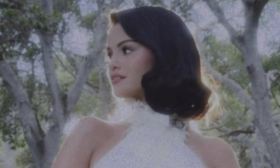 SELENA GOMEZ KAO PRINCEZA IZ BAJKE Venčanica iz snova nosi ime ovog brenda, a frizura oduzima dah