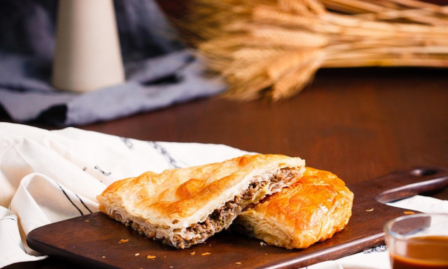 BOLJI NEGO IZ PEKARE Recept za domaći burek koji miriše na detinjstvo