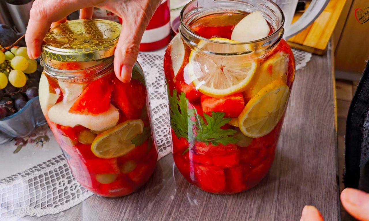 KAKO KONZERVIRATI VOĆE PA I LUBENICU Ako ste mislili da ne može u zimnicu, varate se, može! (RECEPT+VIDEO)