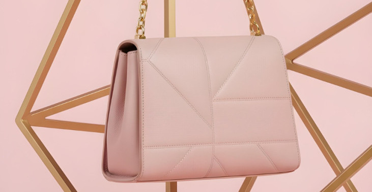 ROZE TORBICA PONOVO OSVAJA MODNE PISTE Nežna, a moćna kao nikada pre