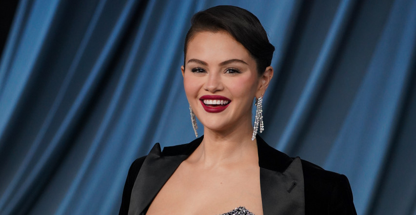 SELENA GOMEZ DIKTIRA TREND NOKTIJU Nijansa koja je definitvno osvojila jesen - to je to!