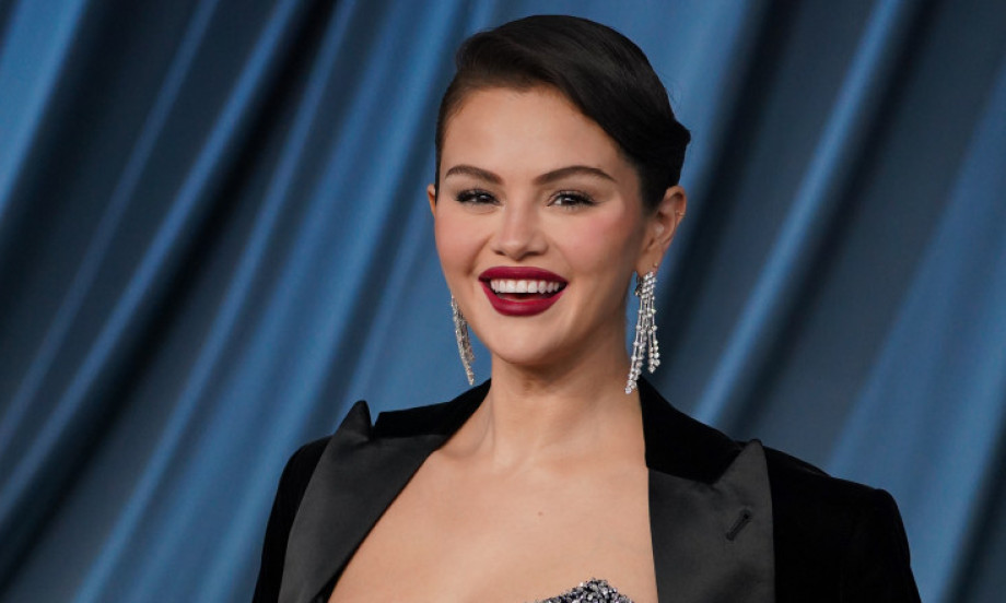 SELENA GOMEZ DIKTIRA TREND NOKTIJU Nijansa koja je definitvno osvojila jesen - to je to!