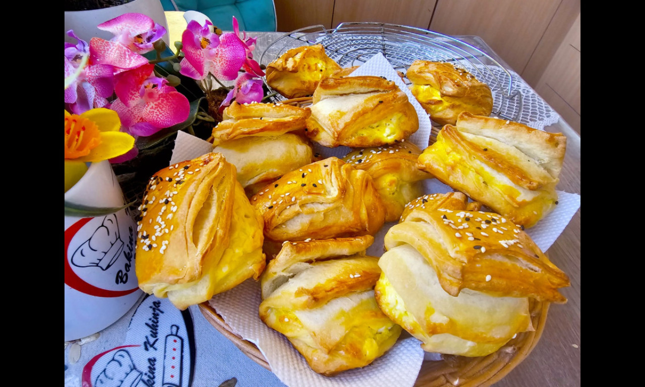 PECIVO SA SIROM BEZ MARGARINA Naučite trik kako da zamesite najukusnije testo!