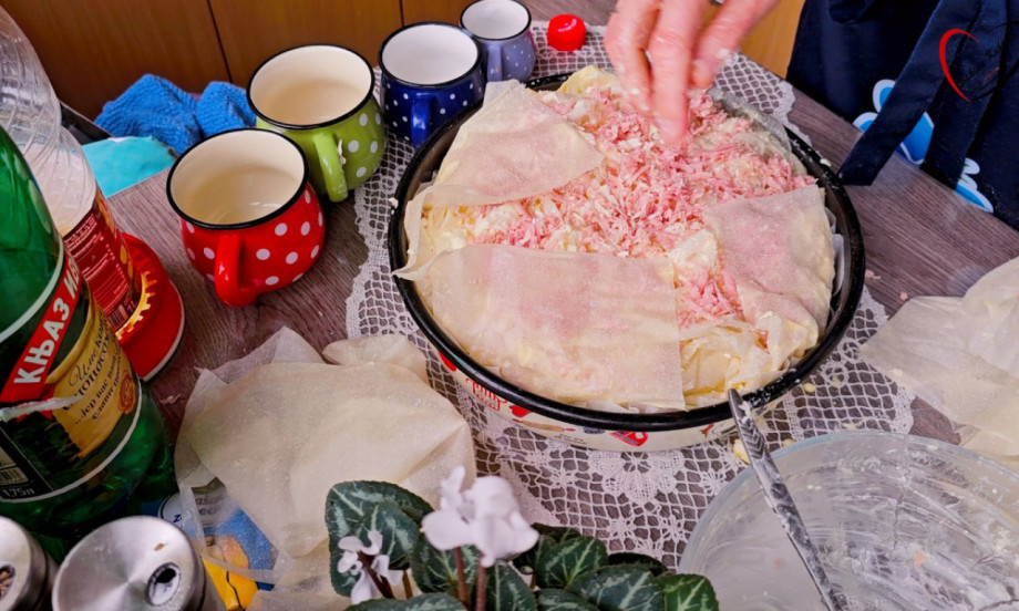 /data/images/2025-10-27/165962_dfdffd_kf.jpg PITA SA ŠUNKOM, SIROM I KAČKAVALJEM Ponekad je za sreću potrebno - parče pite! (RECEPT)