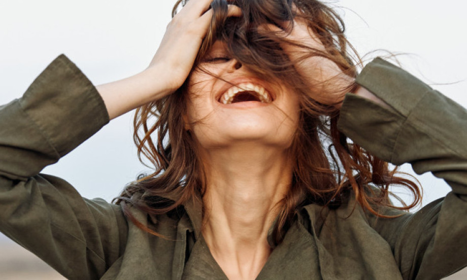 /data/images/2025-10-28/166150_shutterstock-2496004455_kf.jpg MASLINASTO ZELENA JE NOVA CRNA Trend koji će obeležiti jesen i zimu