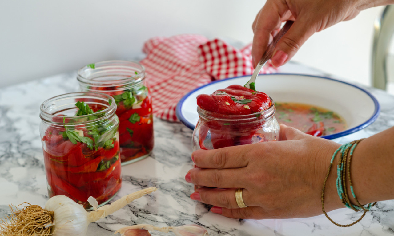STARI RECEPT ZA KISELU PEGLANU PAPRIKU Nema konzervansa, a ostaje sočna do leta