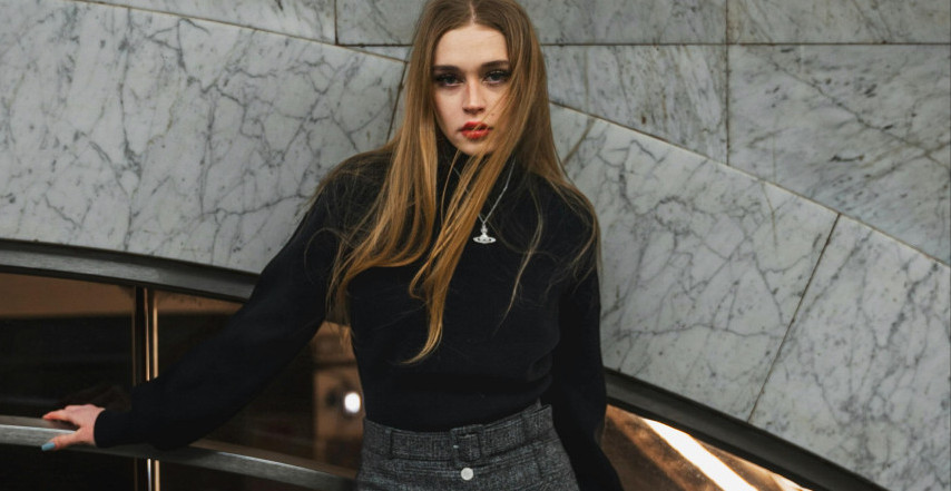 SIVA SUKNJA KAO HIT JESENI Kako je kombinovati i nositi sa stilom!