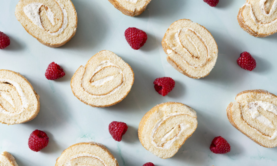 KREMASTI ROLAT S BANANAMA Korak po korak do savršenog rolata!