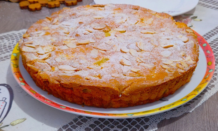 NAJBOLJI KOLAČ SA JABUKAMA I PUDINGOM, SOČAN I KREMAST