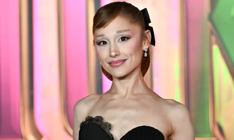 NIJE SMEŠNO A NI LEPO, NEZDRAVO JE Haljina Arijane Grande ostala u senci zbog njenog zastrašujućeg izgleda (FOTO)