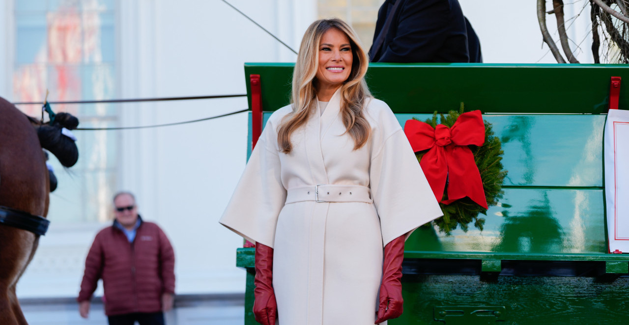 LUKSUZ I PRAZNICI Melanija Tramp u glamuroznom stajlingu započela božićne pripreme u Beloj kući (FOTO)