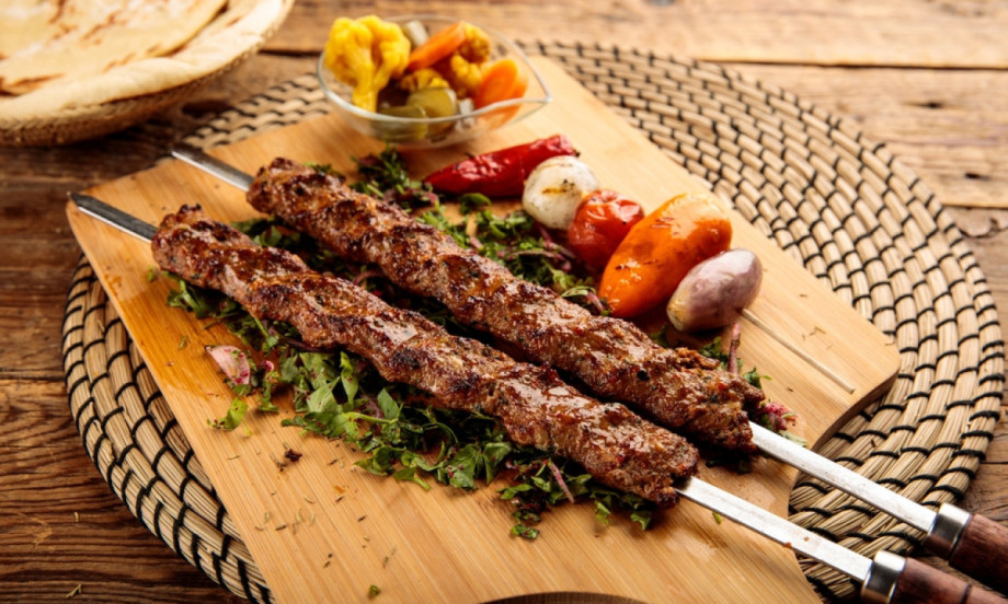 NAJSOČNIJI KEBAB IZ RERNE TikTok recept koji je zaludeo sve: ključ je u jednom potezu tokom pečenja