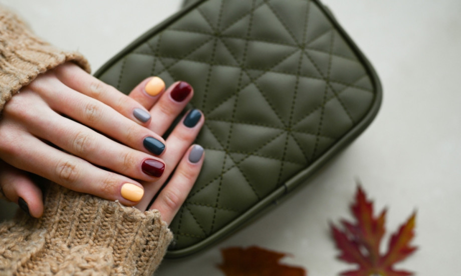 7 NAJLEPŠIH BOJA ZA ELEGANTAN DOČEK NOVE GODINE! Ove nijanse će obeležiti sezonu 2025/2026!