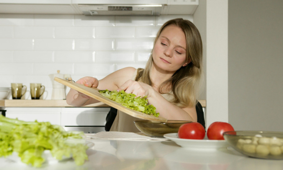PLASTIČNA DASKA ZA SEČENJE JE "MALO ZLO" Evo zašto treba odmah da je zamenite!