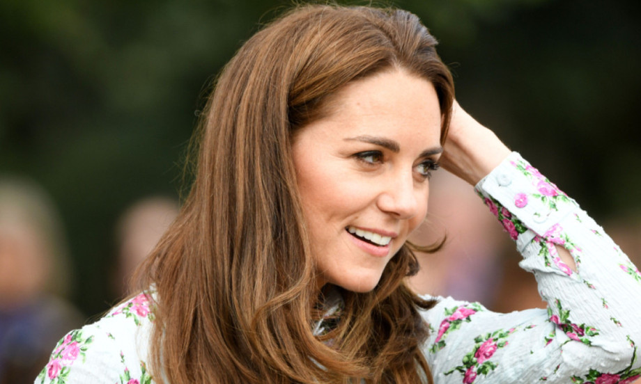 KEJT MIDLTON ODUŠEVILA HALJINOM, ALI TORBICA JE UKRALA SVE POGLEDE Pronašli smo slične, pristupačne modele u istom stilu