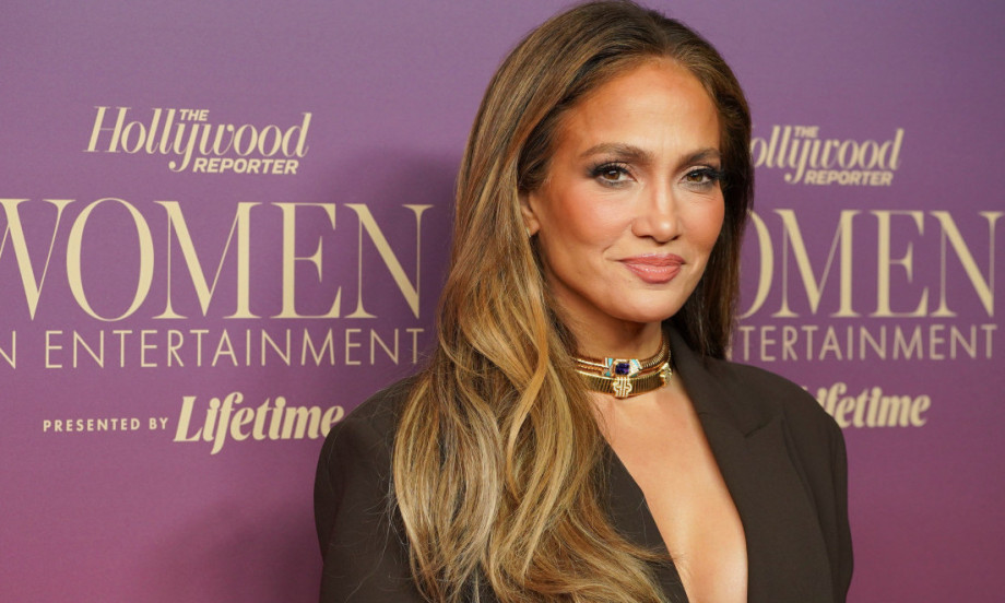 DŽENIFER LOPEZ ZABLISTALA NA GALI Elegancija u najjednostavnijem kroju – ovako izgleda kada zvezda zna svoju meru!