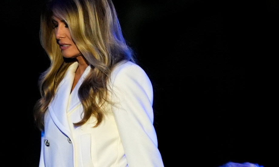 TO JE TAJ BELI KAPUT Melanija prekšrila pravilo, ali zapalila mreže jer svaka žena sada želi baš ovakav model!