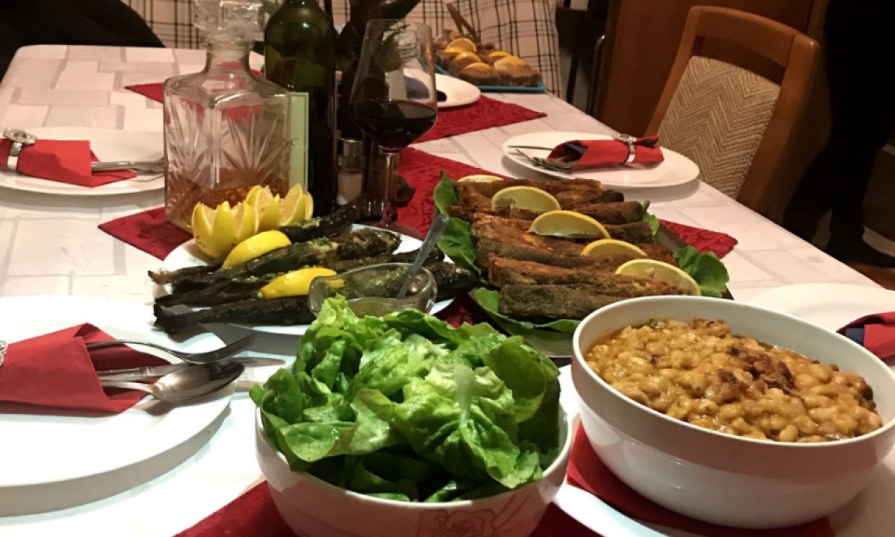 DEKORACIJA STOLA ZA NIKOLJDAN Skromno, svečano i sa merom (IDEJE)