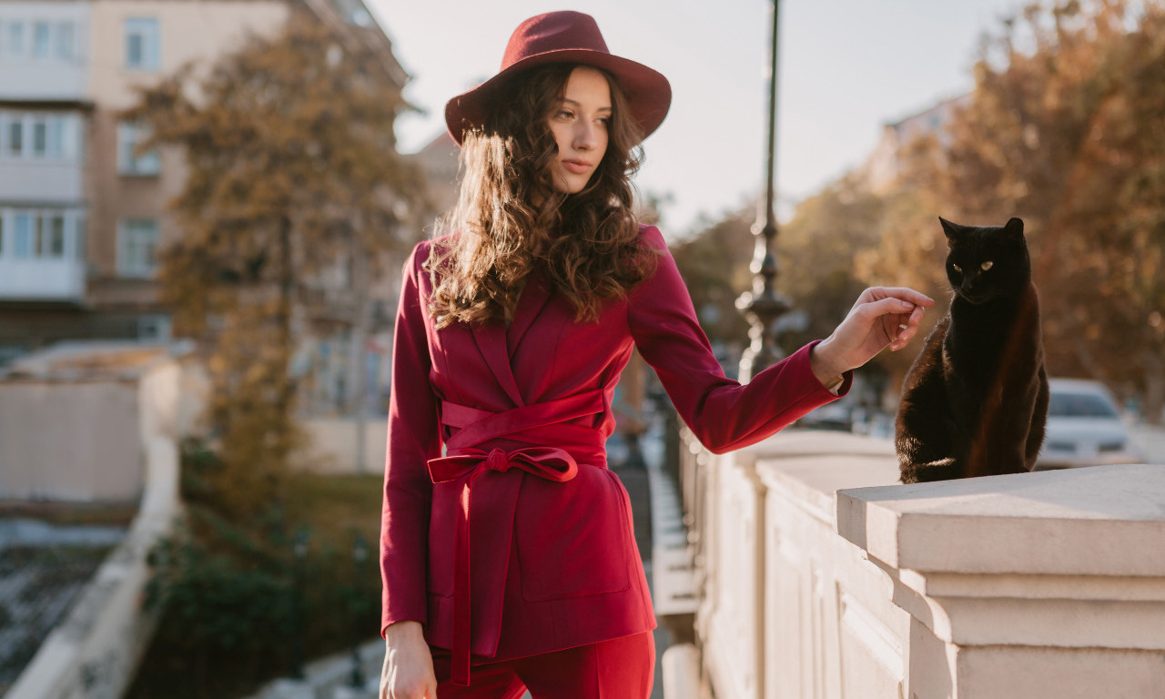 ZAŠTO SU PLIŠANA ODELA TOLIKO POPULARNA Trend koji kombinuje luksuz i udobnost!