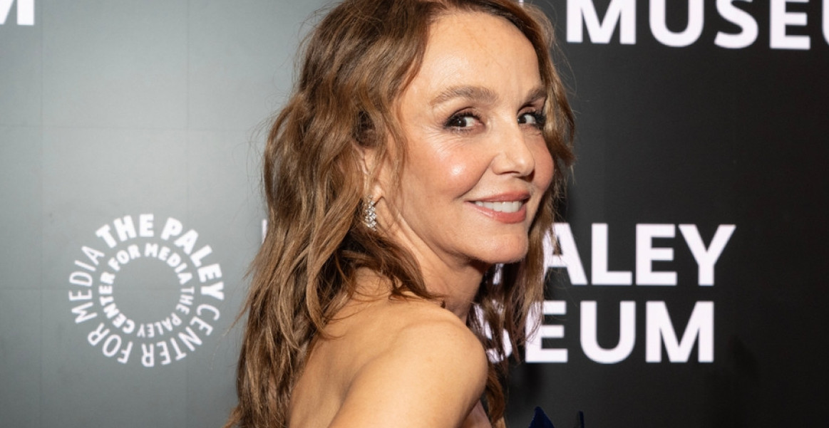 OVAJ KAPUT JE APSOLUTNI HIT SEZONE Nosi ga i zvezda serije „EmilI u Parizu“