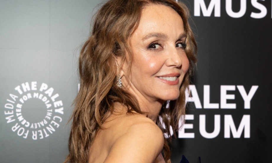 OVAJ KAPUT JE APSOLUTNI HIT SEZONE Nosi ga i zvezda serije „EmilI u Parizu“