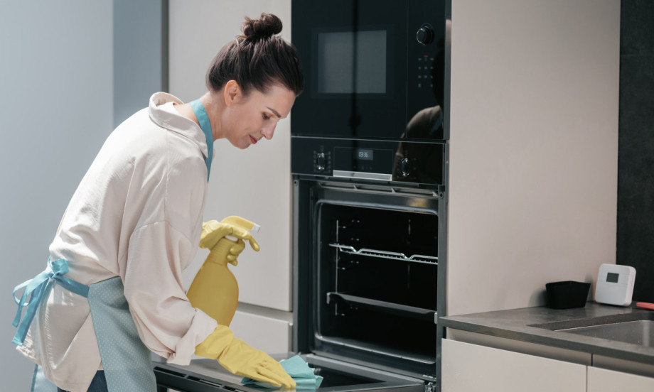 UBACITE OVO U RERNU UVEČE I UJUTRU ĆE BITI KAO NOVA Trik koji skida masnoću bez ribanja i jakih hemikalija!