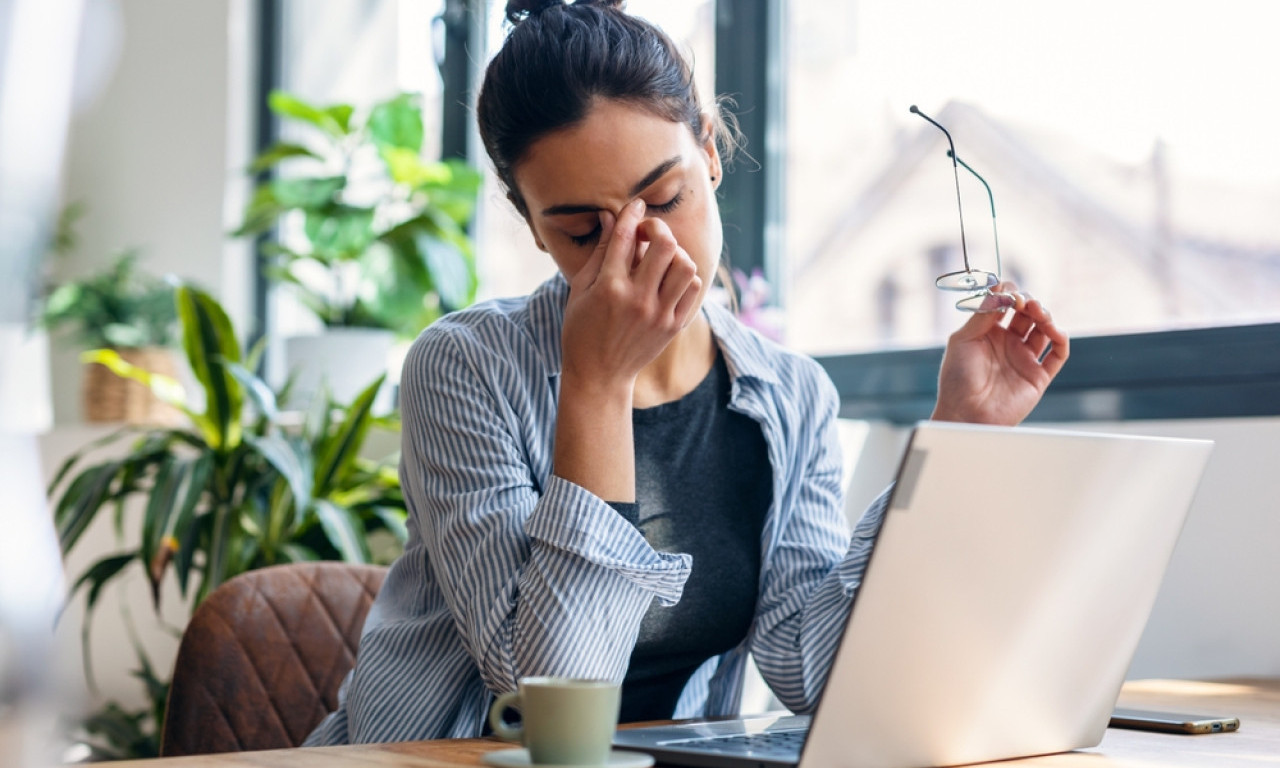 UBLAŽITE MIGRENU OČAS POSLA Jednostavni trik koji često pomaže (VIDEO)