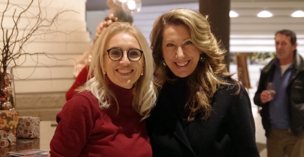 „ČETIRI PRIČE, JEDAN UDAH“ UMETNOST KOJA SE GLEDA I OSEĆA Vizuelna retrospektiva unutrašnjeg univerzuma Mie Medaković