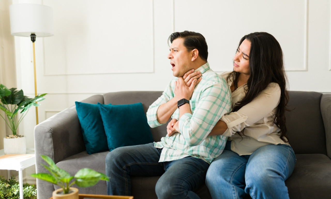 ŠTA RADITI KADA KOŠČICA ZAPNE U GRLU Prva pomoć za svakoga ko jede ribu u postu