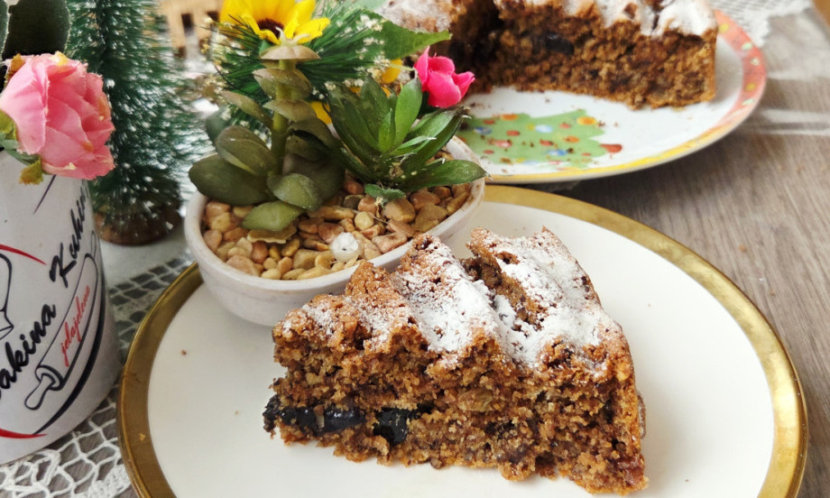 POSNI PIJANI KOLAČ Sa pivom i suvim šljivama - prava uživancija za vikend! (VIDEO)