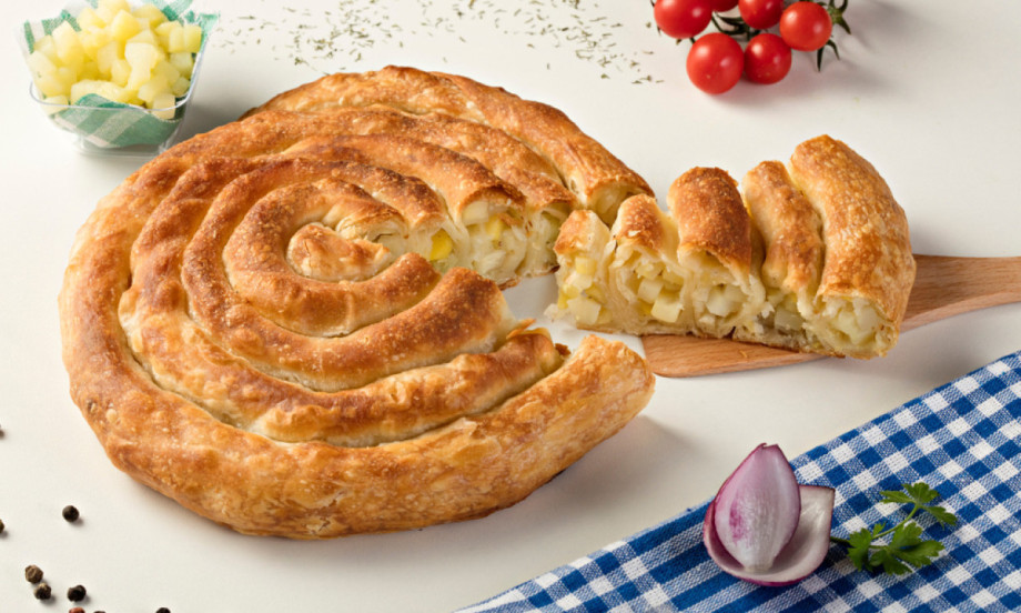POSNI BUREK SA KROMPIROM Domaći recept koji svako može da napravi – hrskav spolja, sočan iznutra