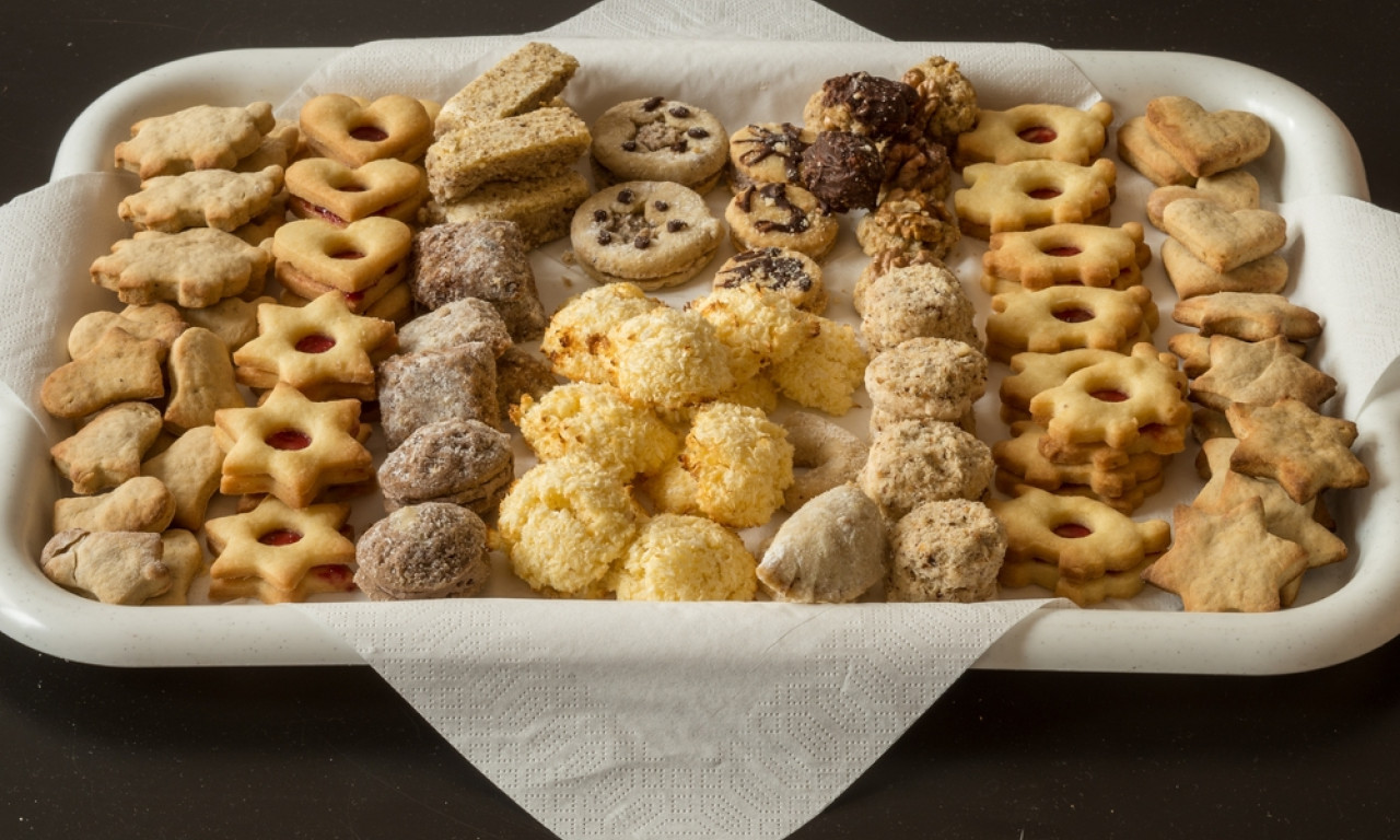 PRAZNIČNI KOLAČI U ZDRAVIJOJ VERZIJI Omiljeni ukusi bez šećera, a za dva donosimo recepte