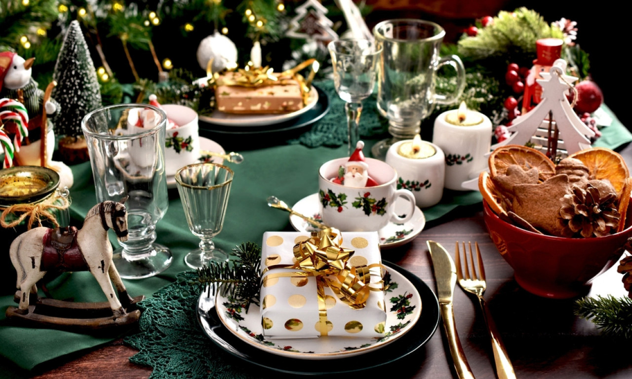 NOVOGODIŠNJA TRPEZA KOJA PRIVLAČI SREĆU Kažu - ovako postavljen sto donosi zdravlje, ljubav i novac!