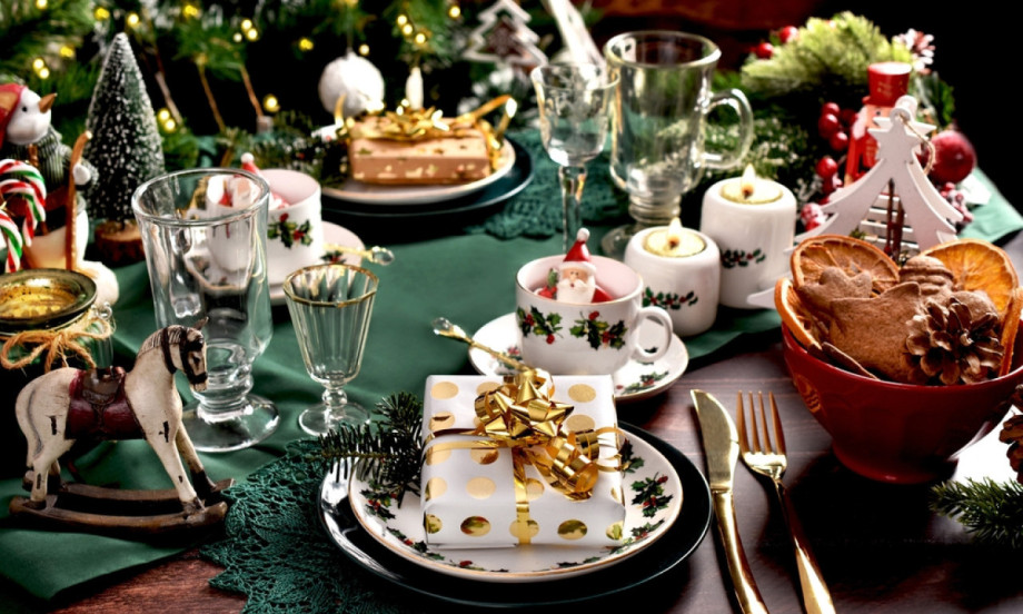 NOVOGODIŠNJA TRPEZA KOJA PRIVLAČI SREĆU Kažu - ovako postavljen sto donosi zdravlje, ljubav i novac!