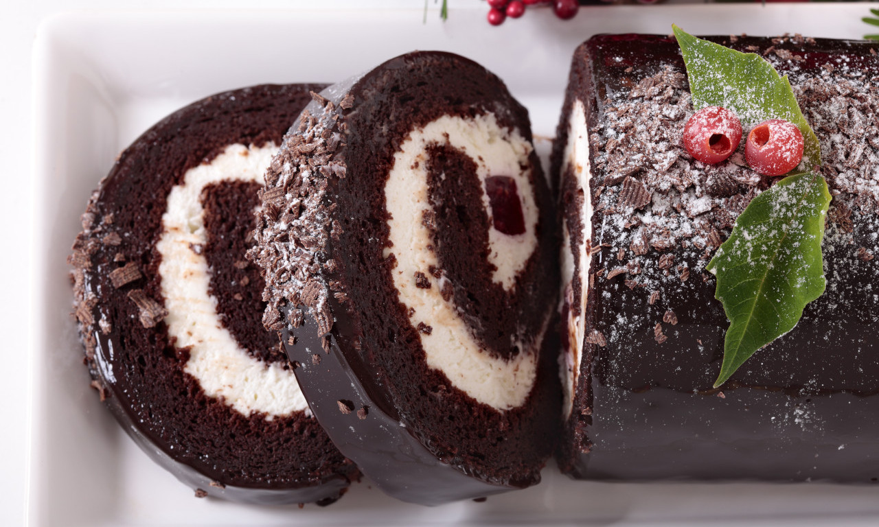 NE TREBA VAM RERNA ZA OVAJ SLATKIŠ Kokos rolat koji se pravi lako i brzo - taman za slavlje!