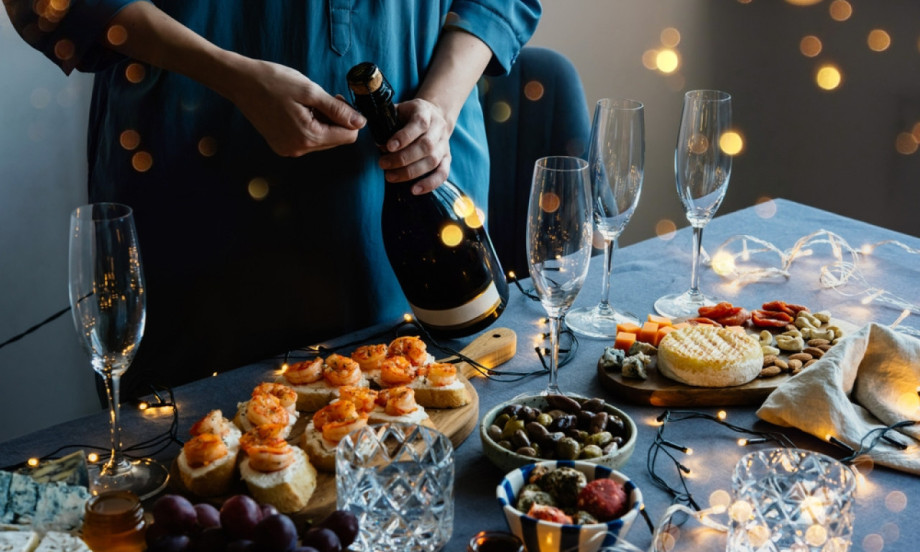 KAD NEMA OTVARAČA, A DOČEK JE TU Kako otvoriti vino i ostati legenda večeri!