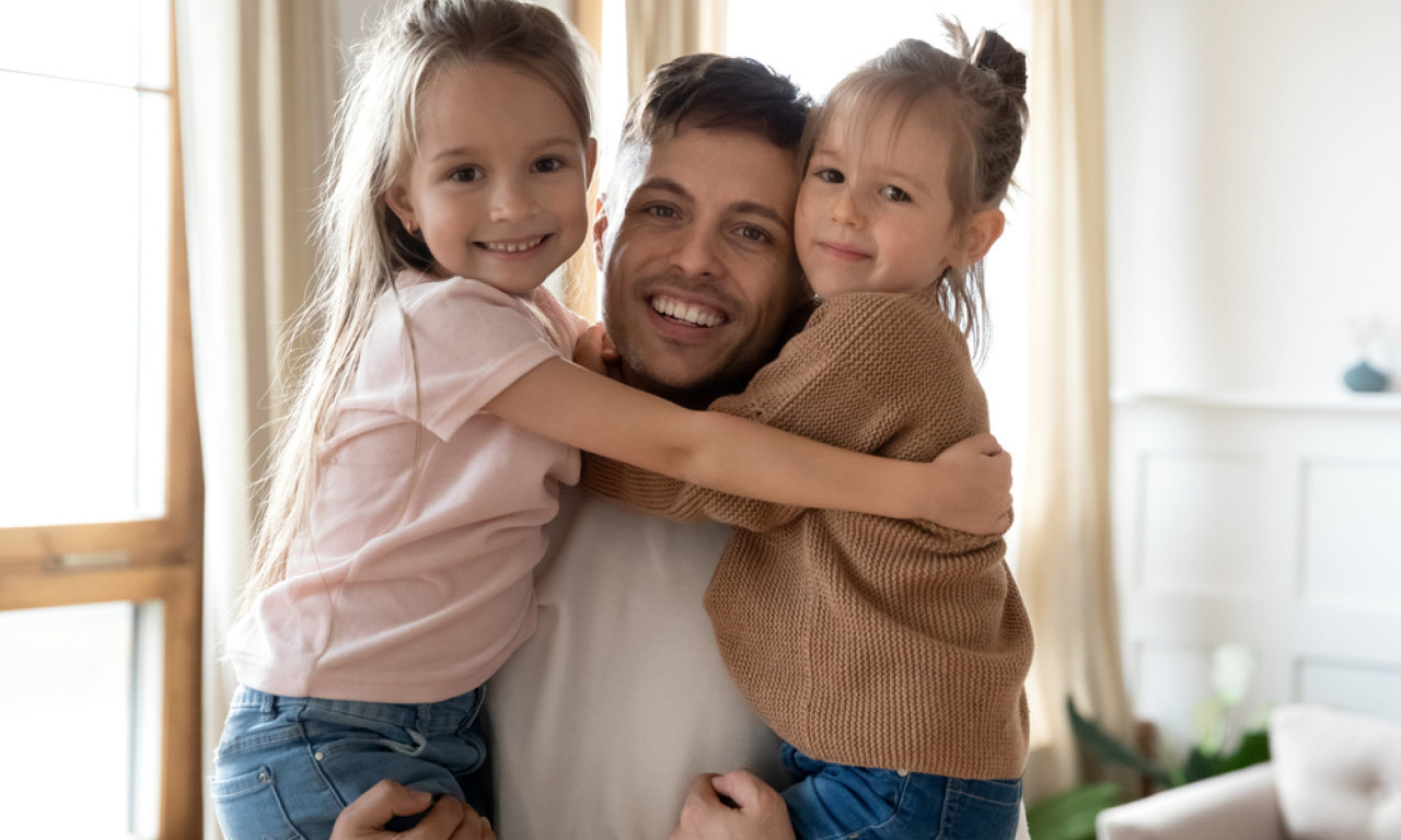 ŠTA OČEVI NAJČEŠĆE KUPUJU DECI Pokloni koji se biraju srcem, ne trendovima
