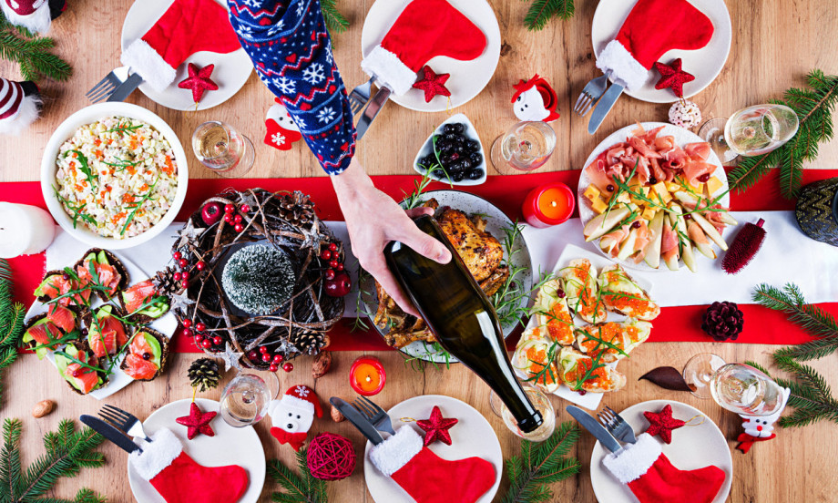 KAKO SE TRADICIONALNO SPREMA TRPEZA ZA SRPSKU NOVU GODINU Evo šta se stavlja na sto, a šta izbegava!