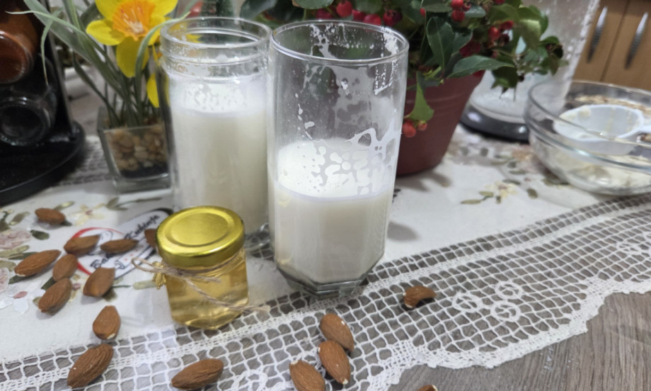 KAKO NAPRAVITI BADEMOVO MLEKO Baka Jela ima rešenje!