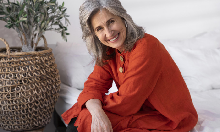 MNOGE ŽENE JE OBOŽAVAJU, A FRIZERI JE NE SAVETUJU Evo koja boja kose krade mladolikost i zašto!