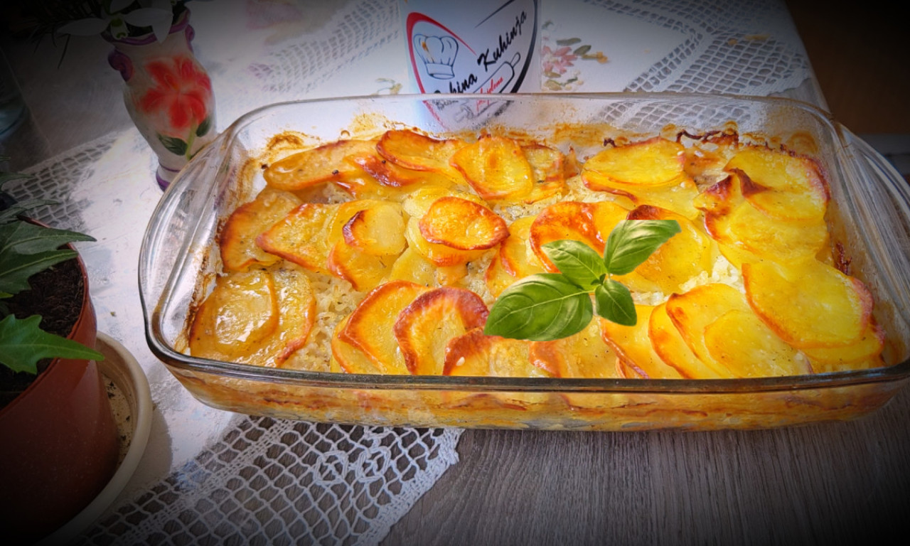 OGREBALI SMO TEPSIJU KOLIKO JE DOBRO! Zapečeni krompir koji se mora probati!